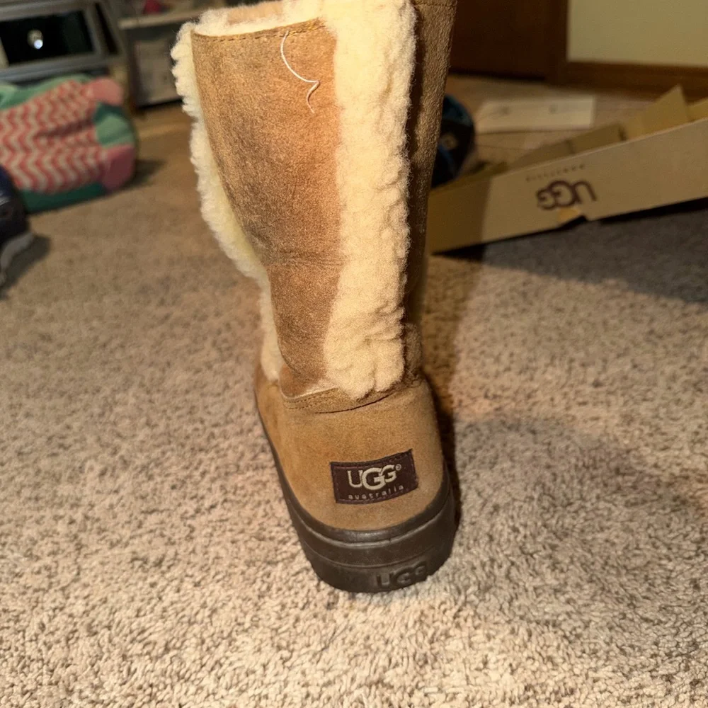 Like New Worn Once UGG Women's Mid-Calf Shearling Boots in Chestnut Brown - Picture 12 of 15